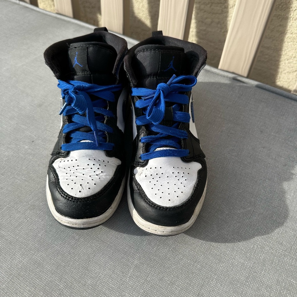 Used Jordan 1 sneakers.